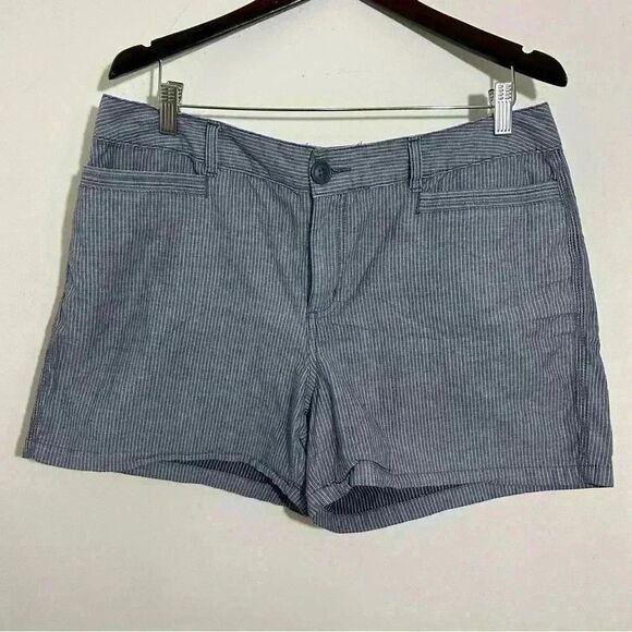 St John's Bay Women's Stripped Shorts Size 14 - Picture 1 of 4
